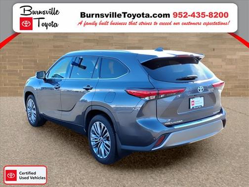 2022 Toyota Highlander Hybrid Platinum