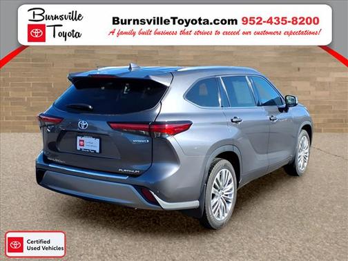 2022 Toyota Highlander Hybrid Platinum