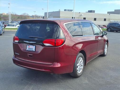 2023 Chrysler Voyager LX