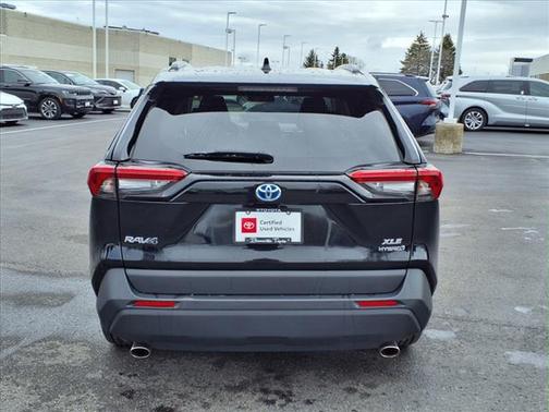 2022 Toyota RAV4 Hybrid XLE