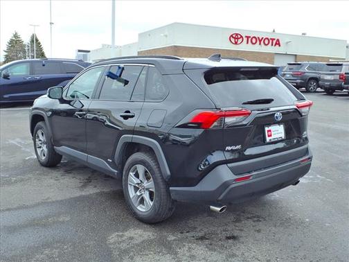 2022 Toyota RAV4 Hybrid XLE
