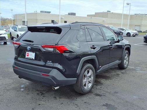 2022 Toyota RAV4 Hybrid XLE