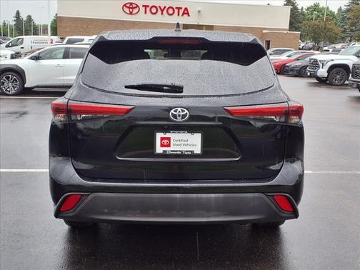 2022 Toyota Highlander LE