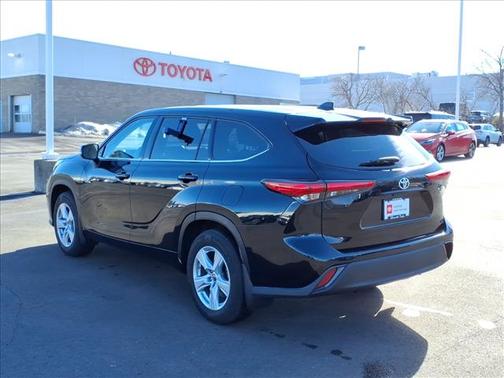 2022 Toyota Highlander LE