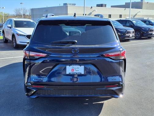 2025 Toyota Sienna XSE 7 Passenger