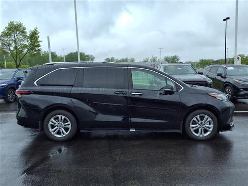 2023 Toyota Sienna Platinum 7 passenger