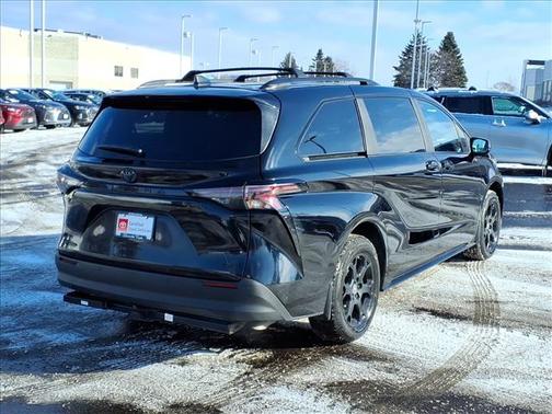 2025 Toyota Sienna Woodland Edition