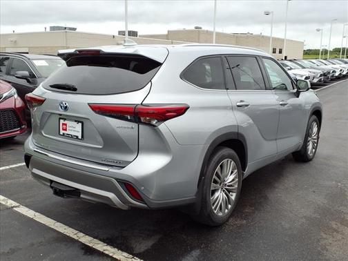 2022 Toyota Highlander Hybrid Platinum