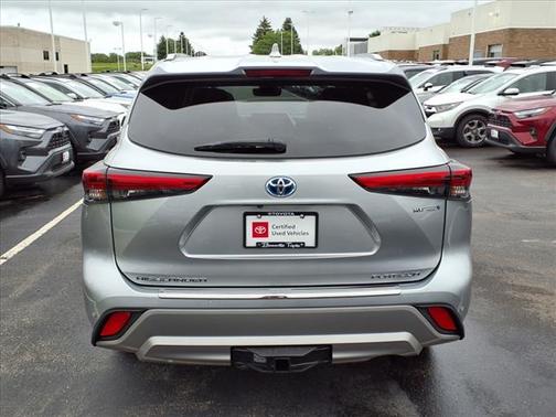 2022 Toyota Highlander Hybrid Platinum