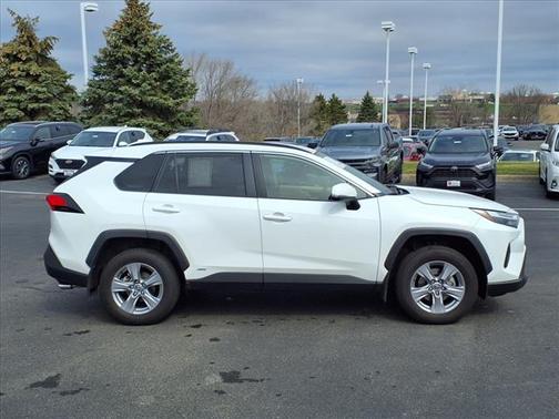 2022 Toyota RAV4 Hybrid XLE
