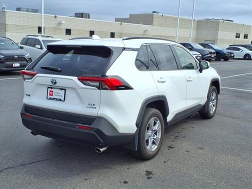 2022 Toyota RAV4 Hybrid XLE