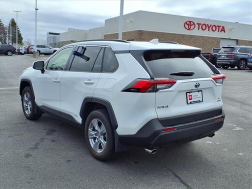 2022 Toyota RAV4 Hybrid XLE