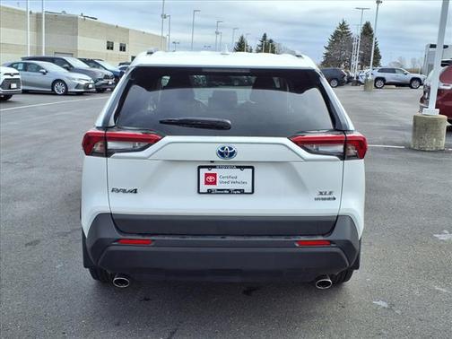 2022 Toyota RAV4 Hybrid XLE