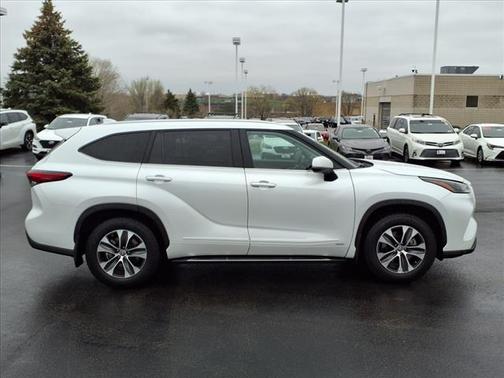 2023 Toyota Highlander Hybrid XLE