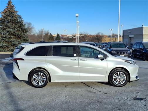 2024 Toyota Sienna XLE