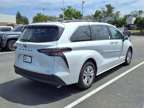 2024 Toyota Sienna XLE