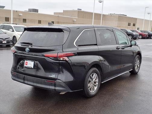 2022 Toyota Sienna LE