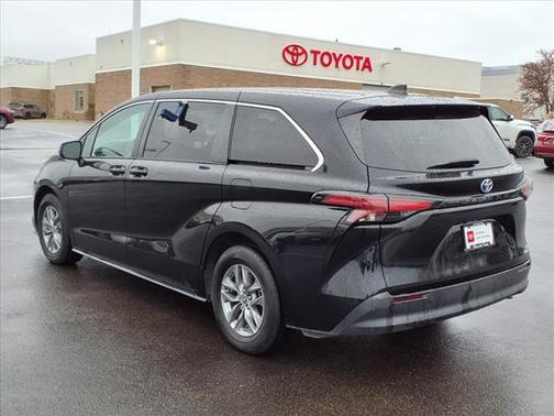 2022 Toyota Sienna LE