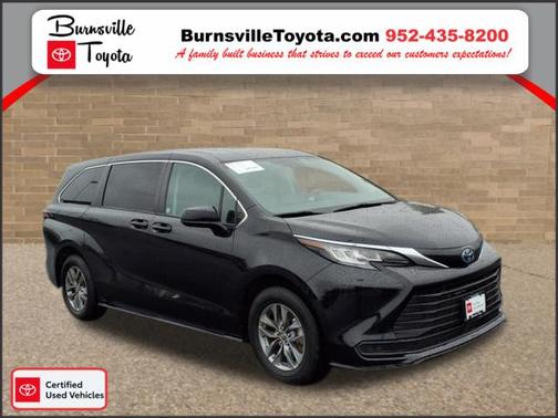 2022 Toyota Sienna LE