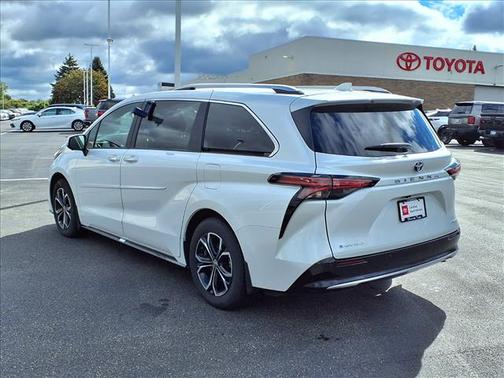 2025 Toyota Sienna Platinum 7 Passenger