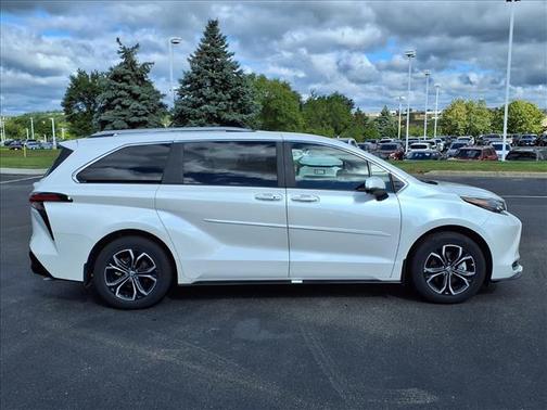 2025 Toyota Sienna Platinum 7 Passenger