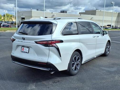 2025 Toyota Sienna Platinum 7 Passenger