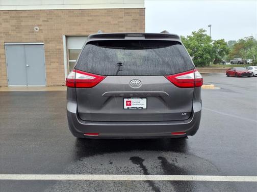 2017 Toyota Sienna LE