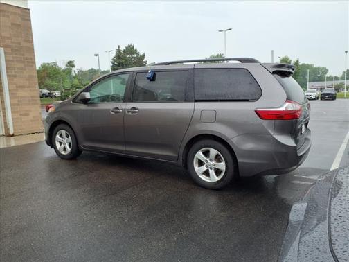 2017 Toyota Sienna LE