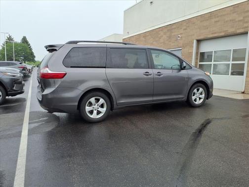 2017 Toyota Sienna LE