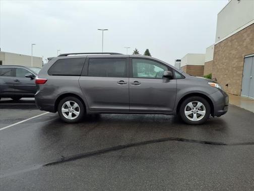 2017 Toyota Sienna LE