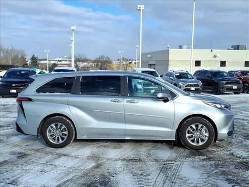 2025 Toyota Sienna XLE