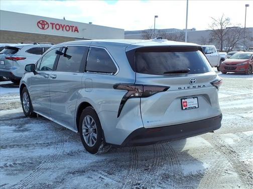 2025 Toyota Sienna XLE