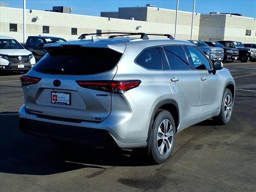 2022 Toyota Highlander Hybrid XLE