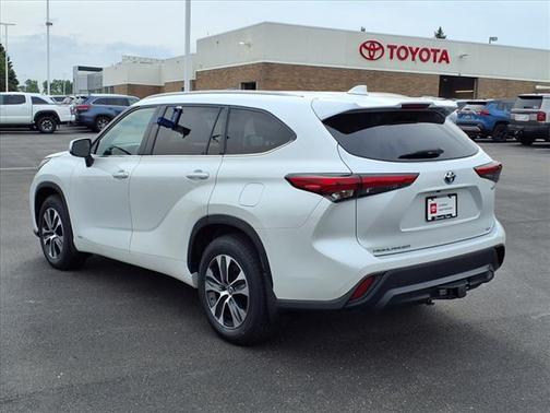 2022 Toyota Highlander Hybrid XLE