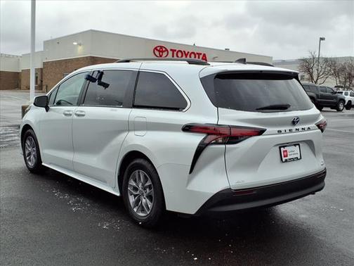 2022 Toyota Sienna XLE