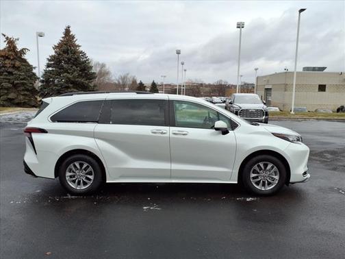 2022 Toyota Sienna XLE