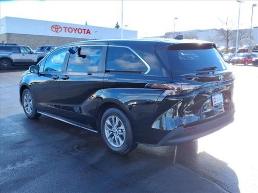 2024 Toyota Sienna LE