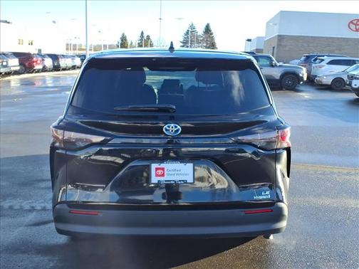 2024 Toyota Sienna LE