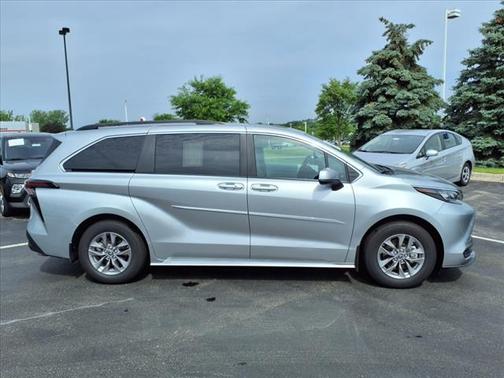 2025 Toyota Sienna LE