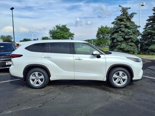 2022 Toyota Highlander LE