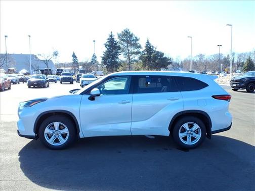 2022 Toyota Highlander LE