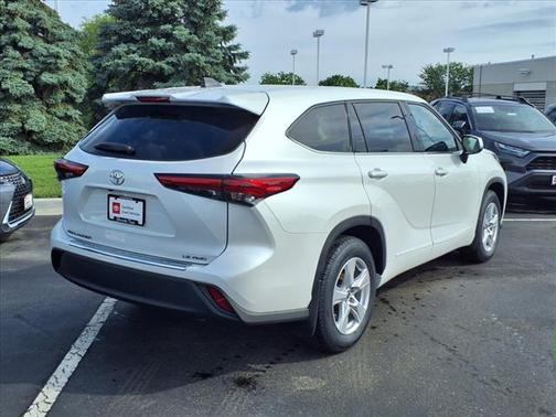 2022 Toyota Highlander LE