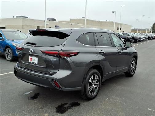 2025 Toyota Highlander Hybrid XLE