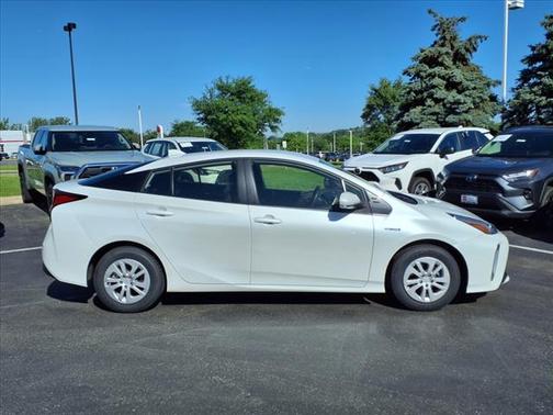 2022 Toyota Prius LE