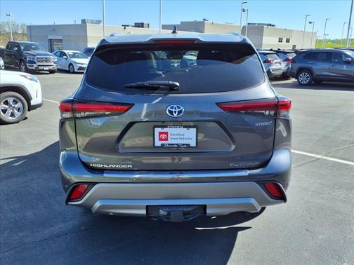 2022 Toyota Highlander Hybrid Platinum