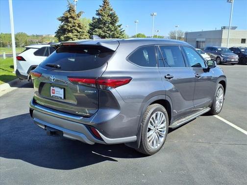 2022 Toyota Highlander Hybrid Platinum