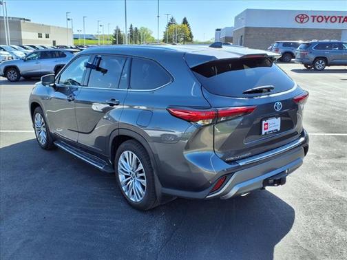 2022 Toyota Highlander Hybrid Platinum