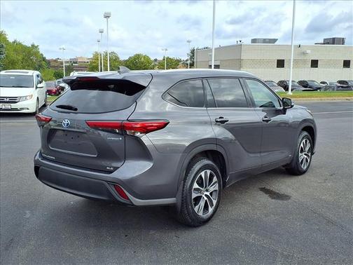 2022 Toyota Highlander Hybrid XLE