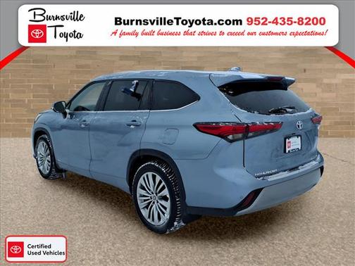 2022 Toyota Highlander Hybrid Platinum