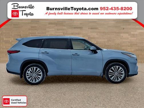 2022 Toyota Highlander Hybrid Platinum